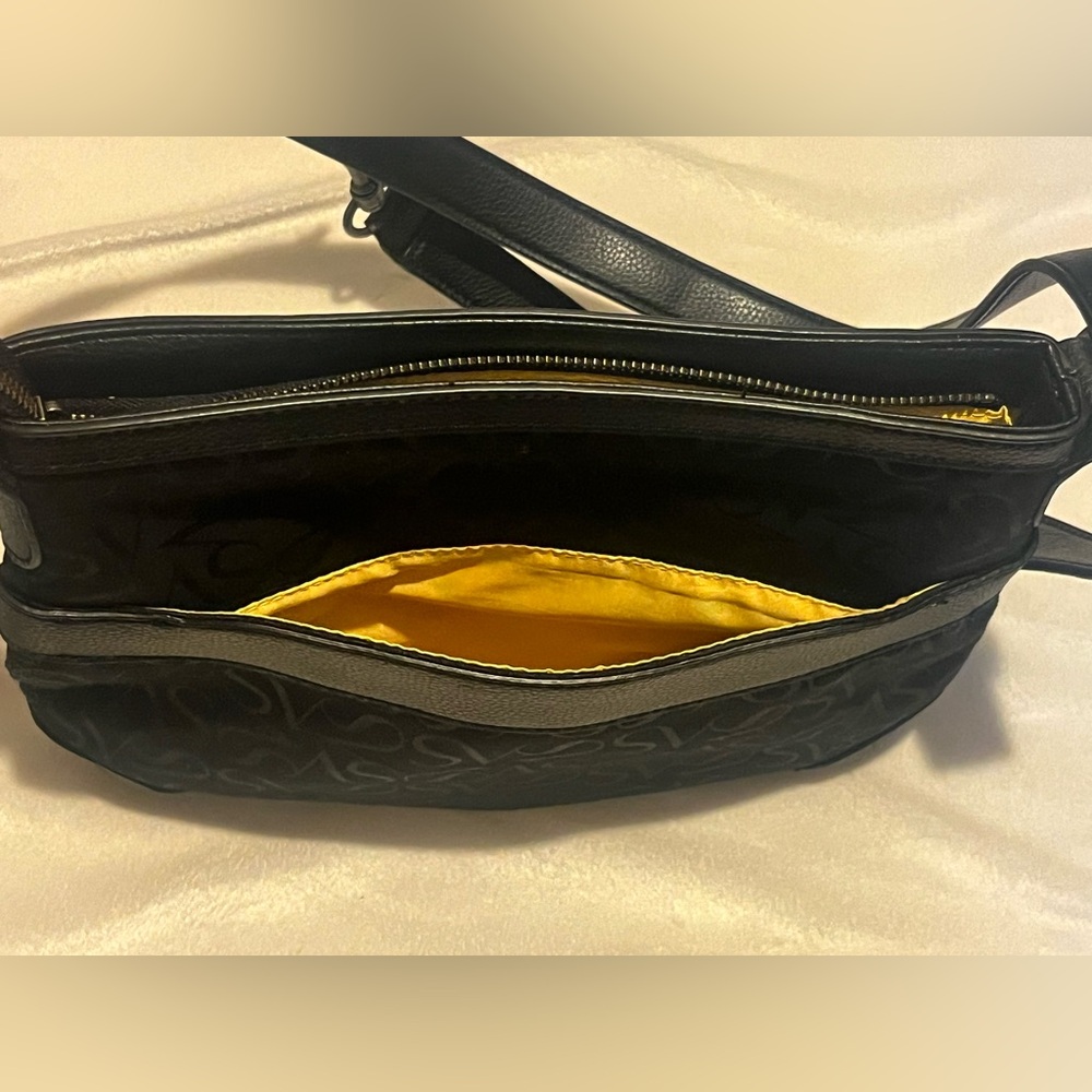 Simply Vera by Vera Wang Women’s Stylish Black Shoulder Purse or Crossbody Bag - Picture 10 of 16